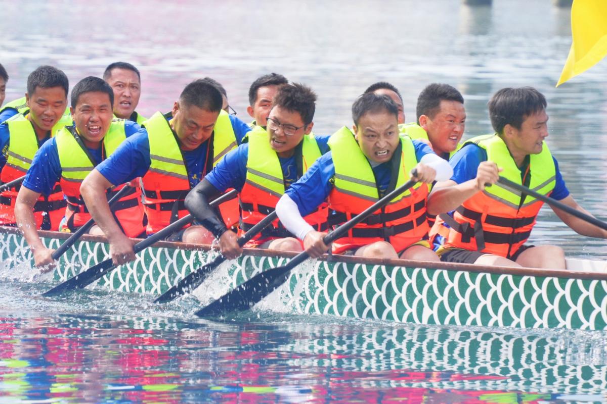 大型户外龙舟比赛,水上竞技展风采的简单介绍 大型户外龙舟比赛,水上竞技展风采的简单介绍